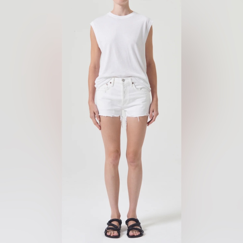 NWT- Size 27 AGolde Parker Vintage Cutt Off short in “In Dough”.